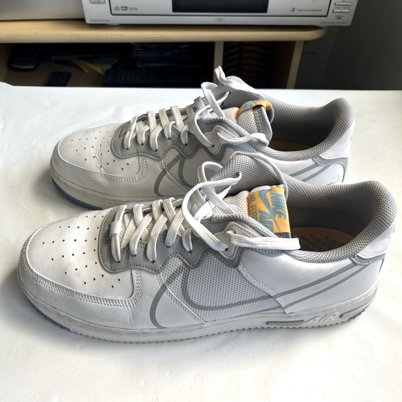 Nike Men's White and Gray Sneakers